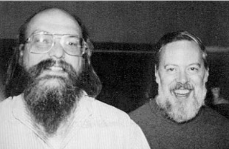Dennis Ritchie (dreta) i Ken Thompson (Source - https://ca.wikipedia.org/wiki/Ken_Thompson)